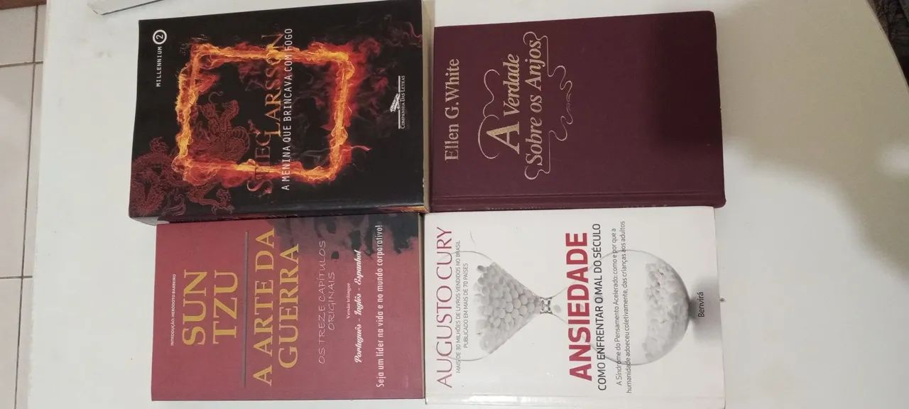 Livros em ótimo estado - diversos gêneros - Livros e Livros em ótimo estado - diversos gêneros - Livros e