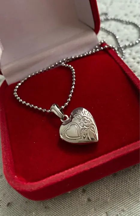 Colar de prata com relicário  - Foto 3