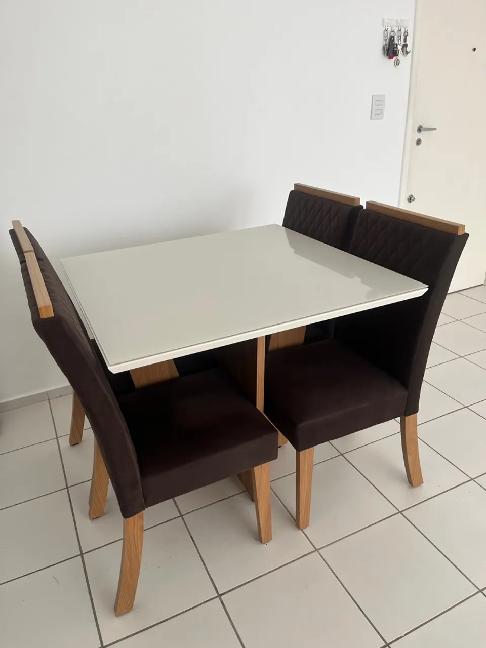 Mesa de Jantar 4 Cadeiras