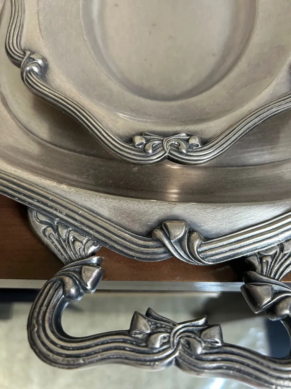 Bandeja Antiga em Prata-  com Detalhes Ornamentais - Foto 6