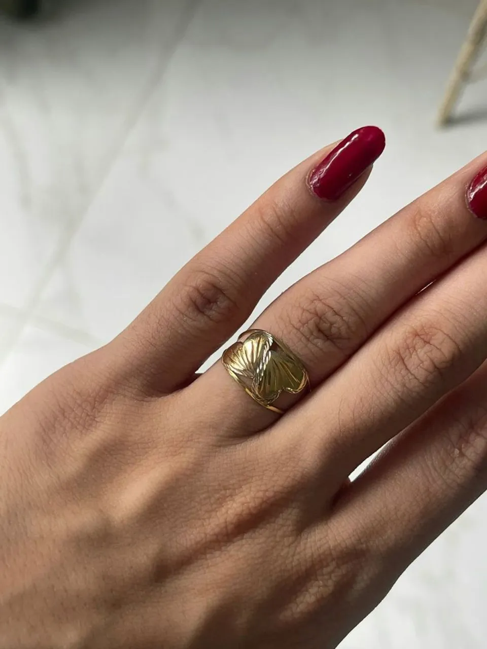 Anel com formato de corações em ouro 18k