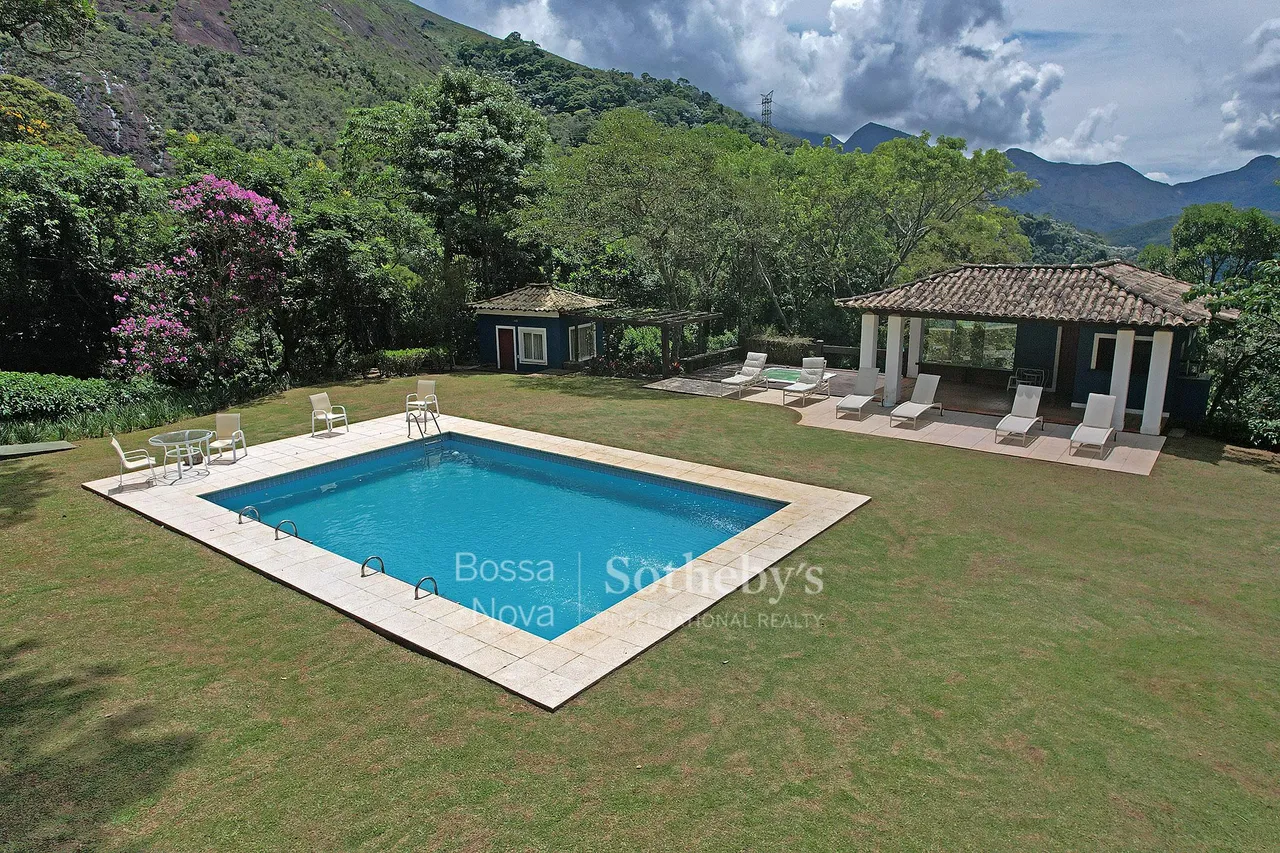 Casa na serra no condomínio Quinta do Lago