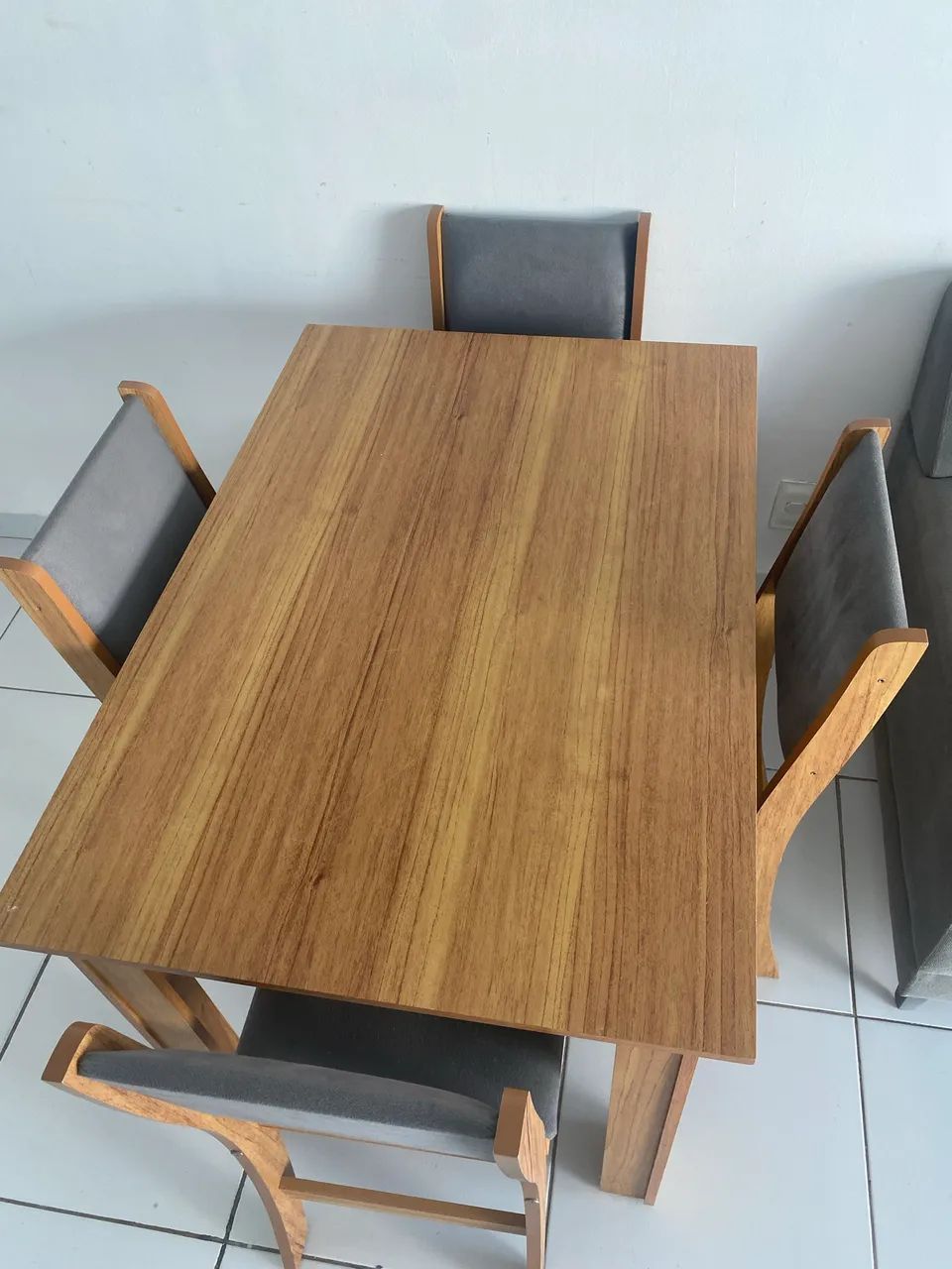 Table with 4 Madesa chairs64386064841602121