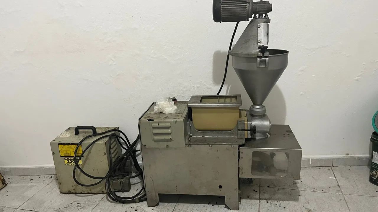 Máquina para coxinha profissional/ Modeladora de salgados 
