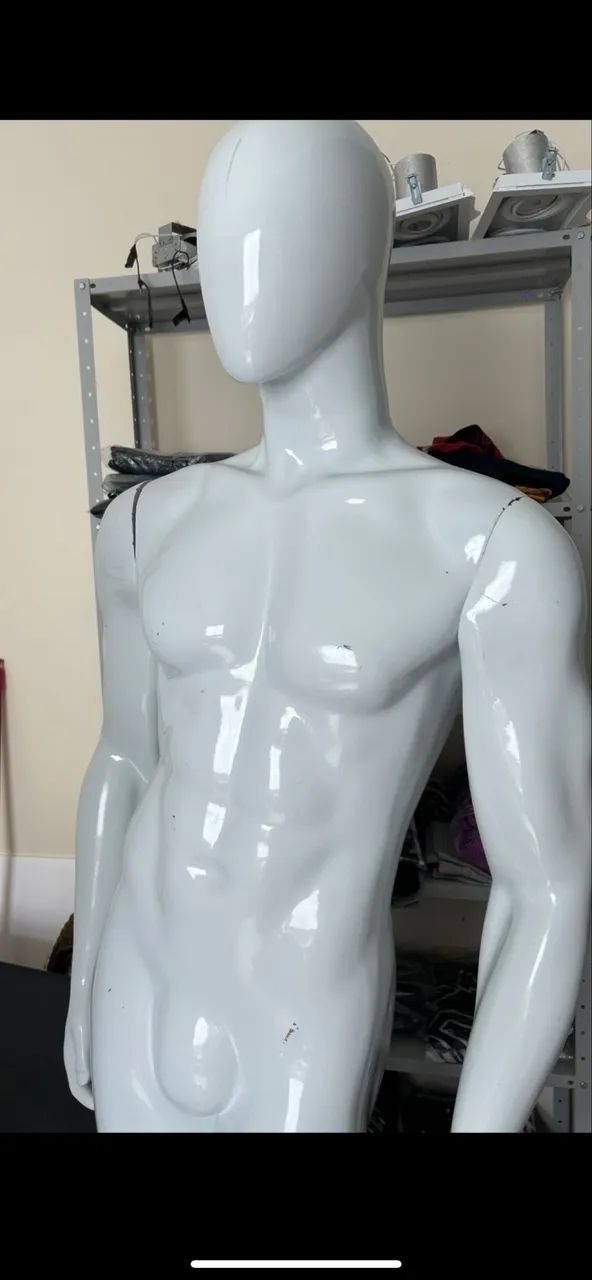 Manequim masculino de fibra  - Foto 3