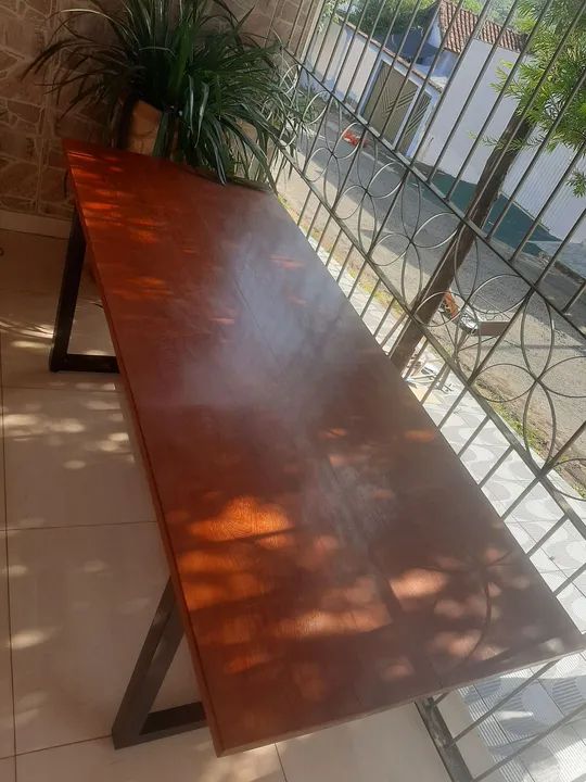 Mesa de madeira maciça