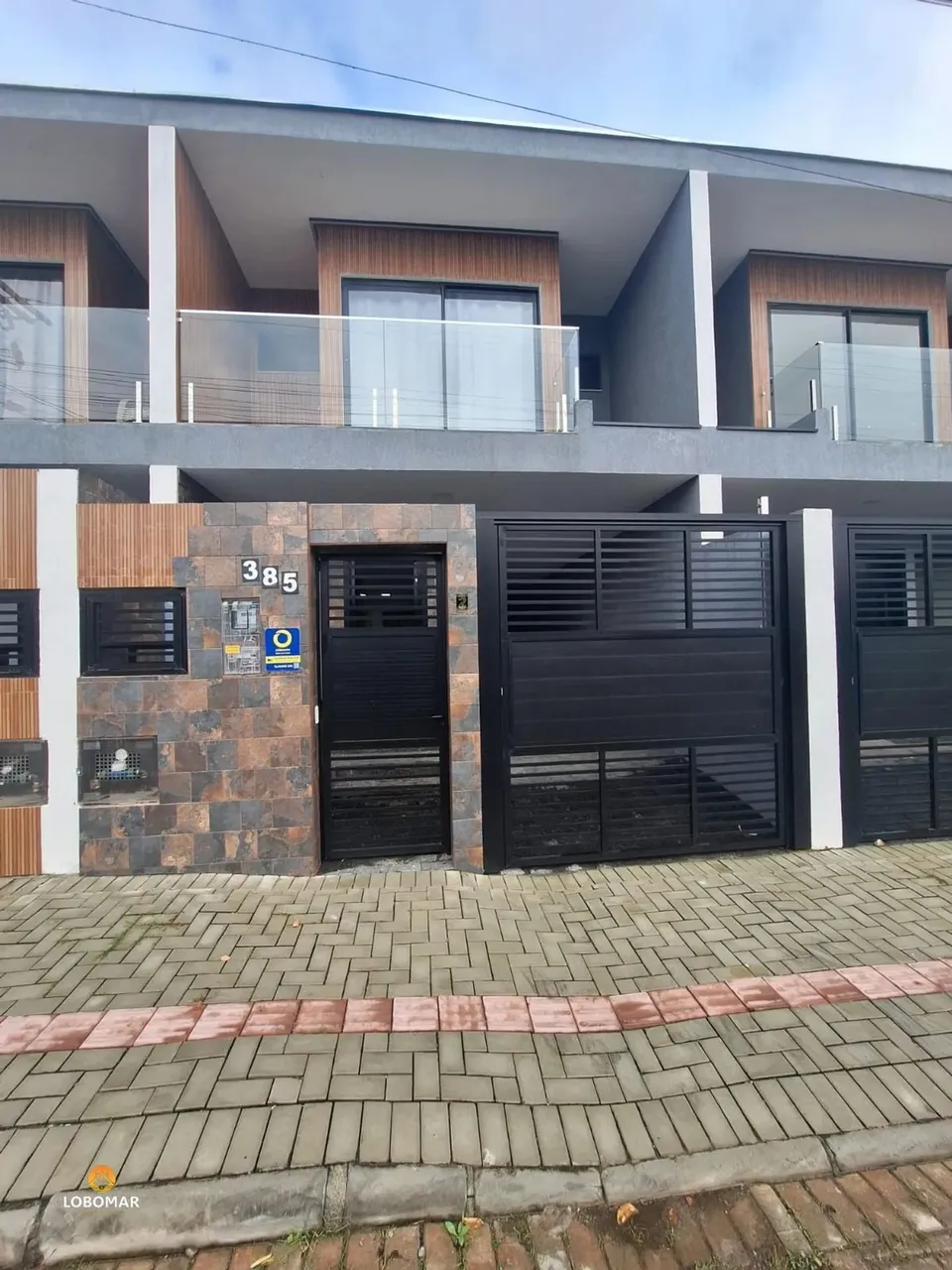 Excelente Sobrado semi-mobiliado, com 3 suítes, no Centro de Piçarras, à apenas