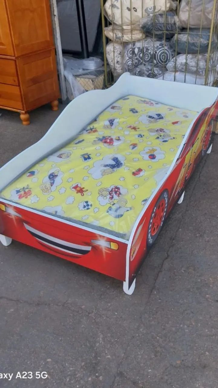 Mini cama infantil carrinho com colchão e pezinhos  - Foto 3