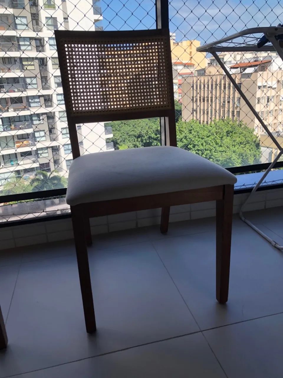 Conjunto de Cadeiras de Jantar confortáveis em ótimo estado - Foto 4