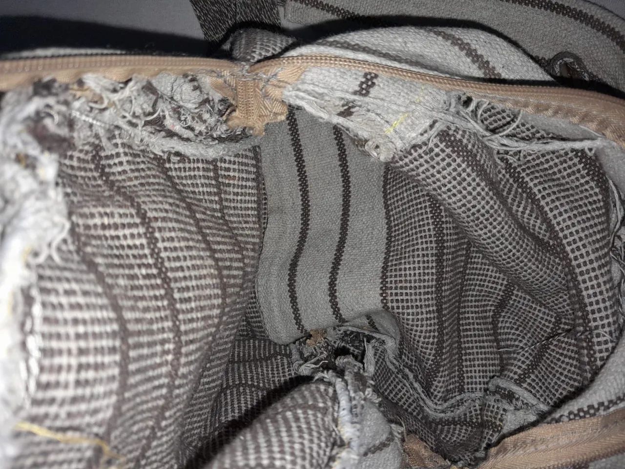 Mochila de tecido bege e marrom - Foto 5