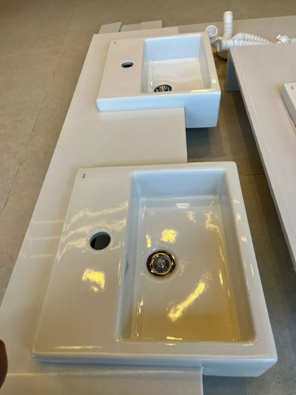 Pedra de banheiro com 2 cubas Deca64288873300610120