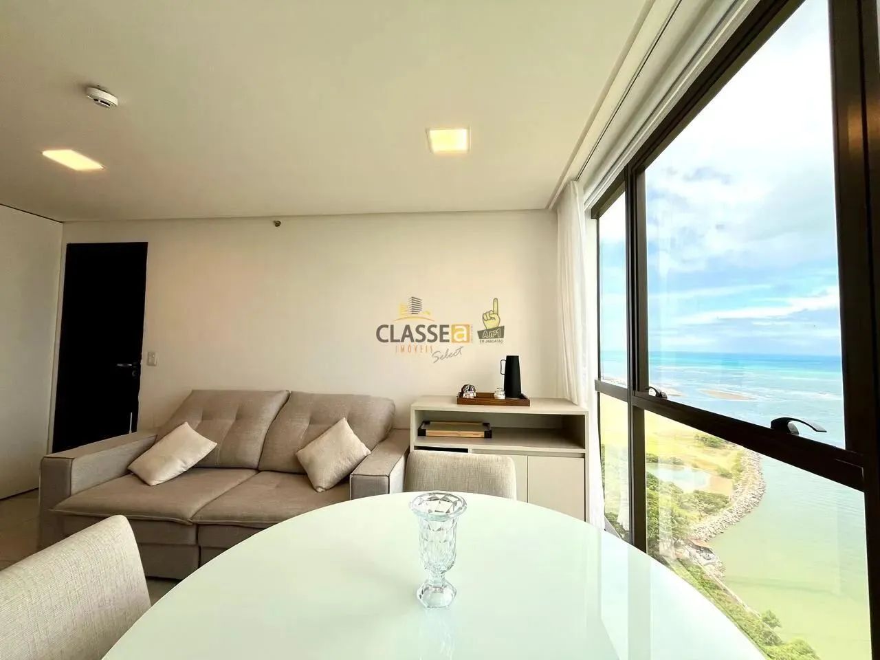 Apartamento Mobiliado Beira Mar Andar Alto 2 Quartos - Foto 2