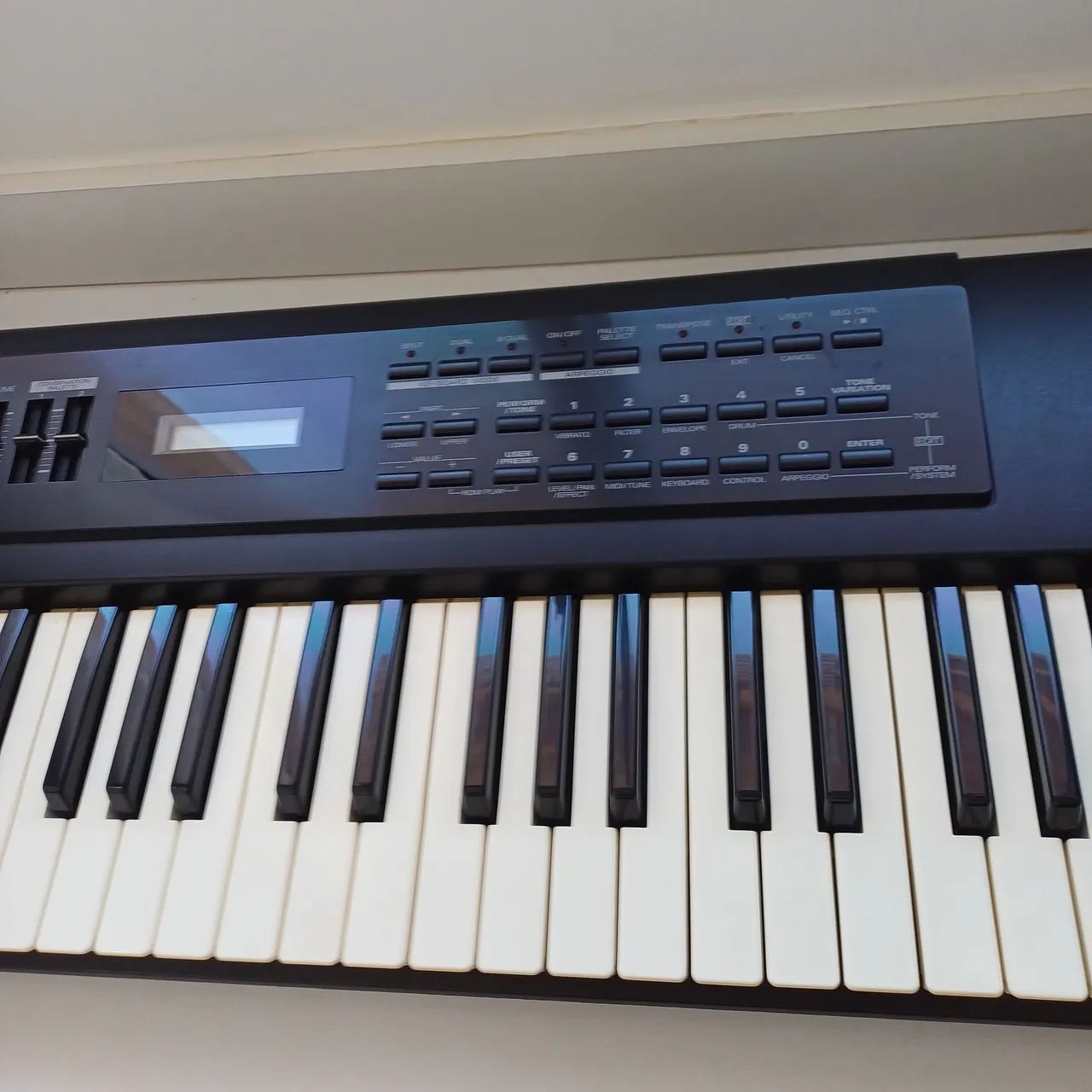 Teclado Roland XP-10 Multitimbral Synthesizer - Foto 2