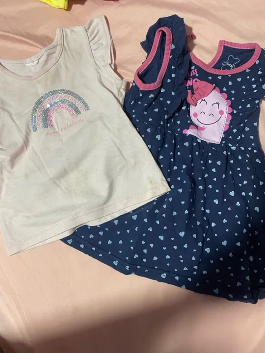 Conjunto de roupas infantis - Camiseta e vestido