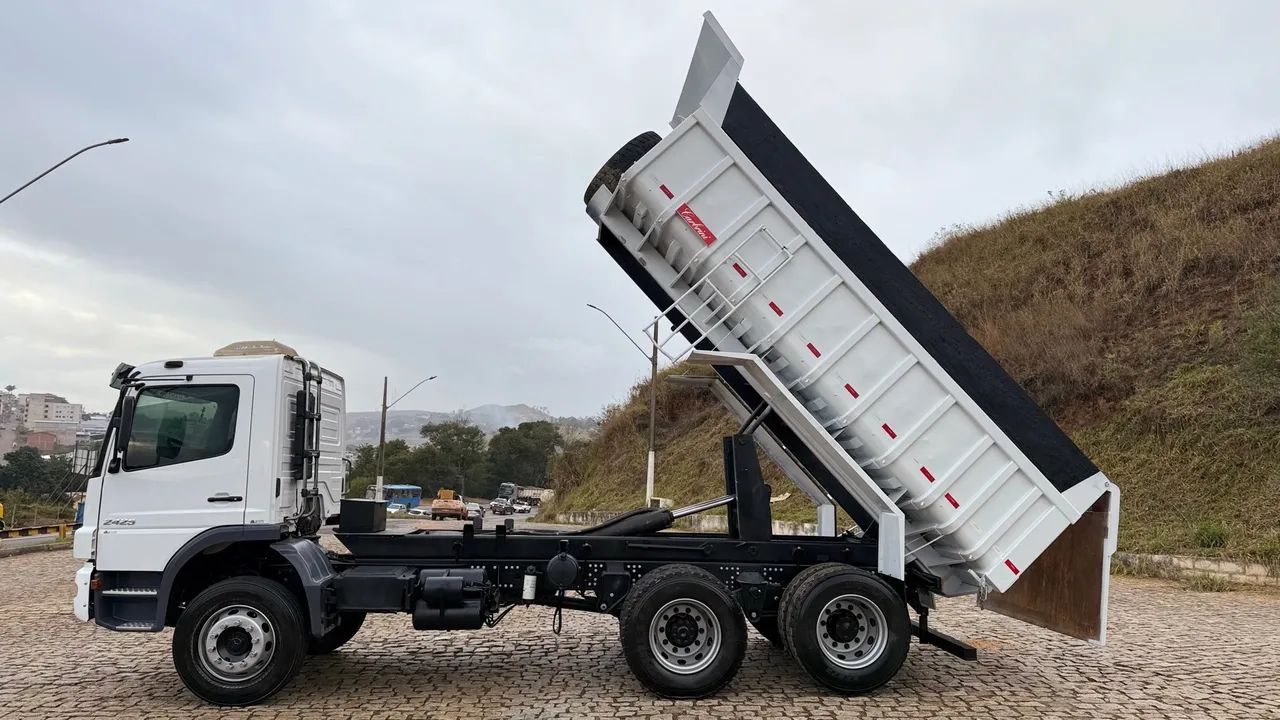 MB 2425 Caçamba Ano 2009 - Foto 7