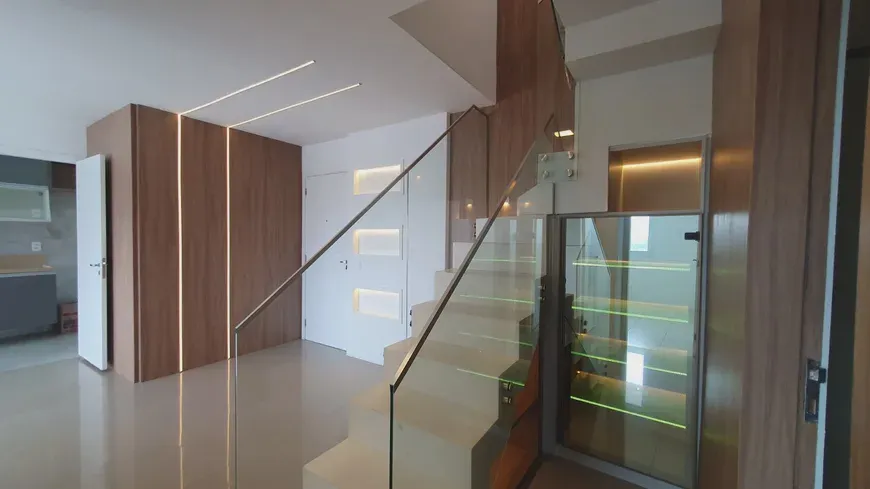 Cobertura duplex reformada com 154m2, 3 quartos (1 suíte), 2 vagas no Vitality Barra da Ti
