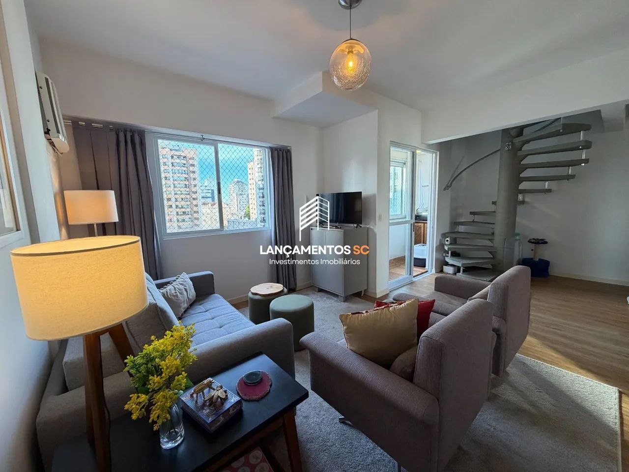 Duplex mobiliado, em frente ao Catarinense, Centro, Florianópolis/SC