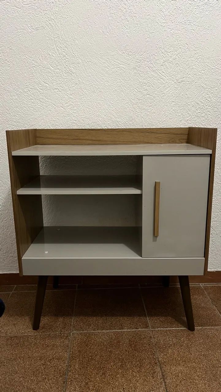 Rack pequeno para televisão e videogame
