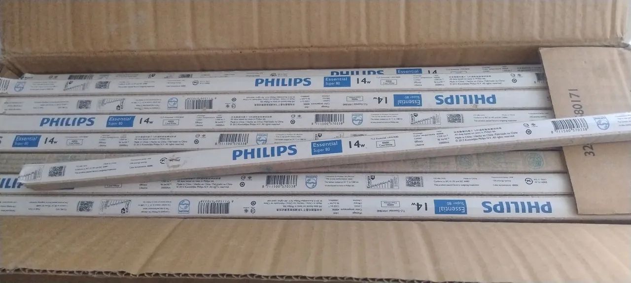 Lâmpada Philips fluorescente 14w Essential Super 80