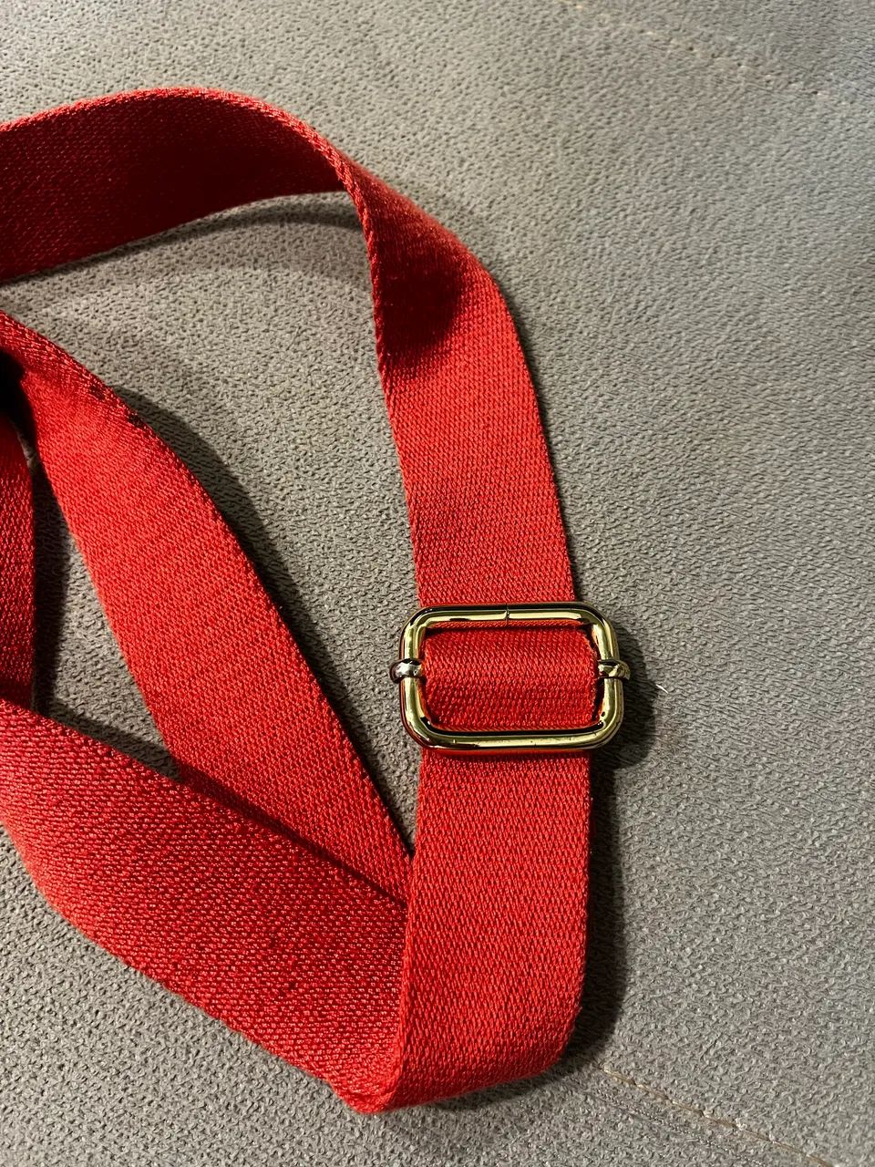 Bolsa Tommy Hilfiger bege com vermelho tira colo - Foto 5