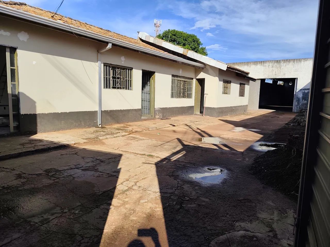 Alugo casa com galpão comercial frente para avenida Marechal Deodoro  - Foto 2