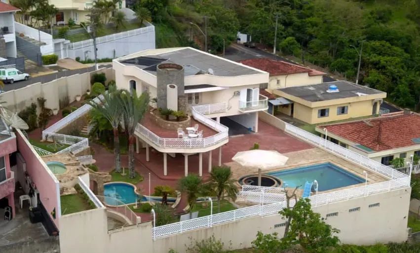 Casa para venda com 685 metros quadrados com 3 quartos - Foto 2