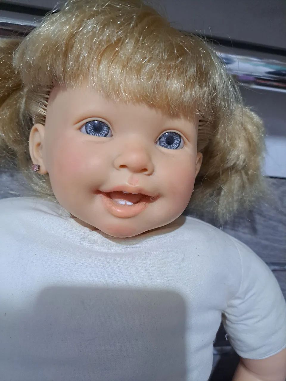 Vendo boneca cotiplás, corpo novo  - Foto 4