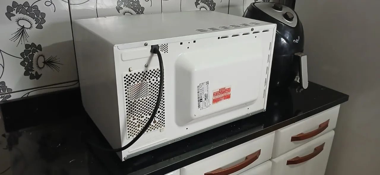 Microondas Eletrolux 31litros Barato e bom. - Foto 3