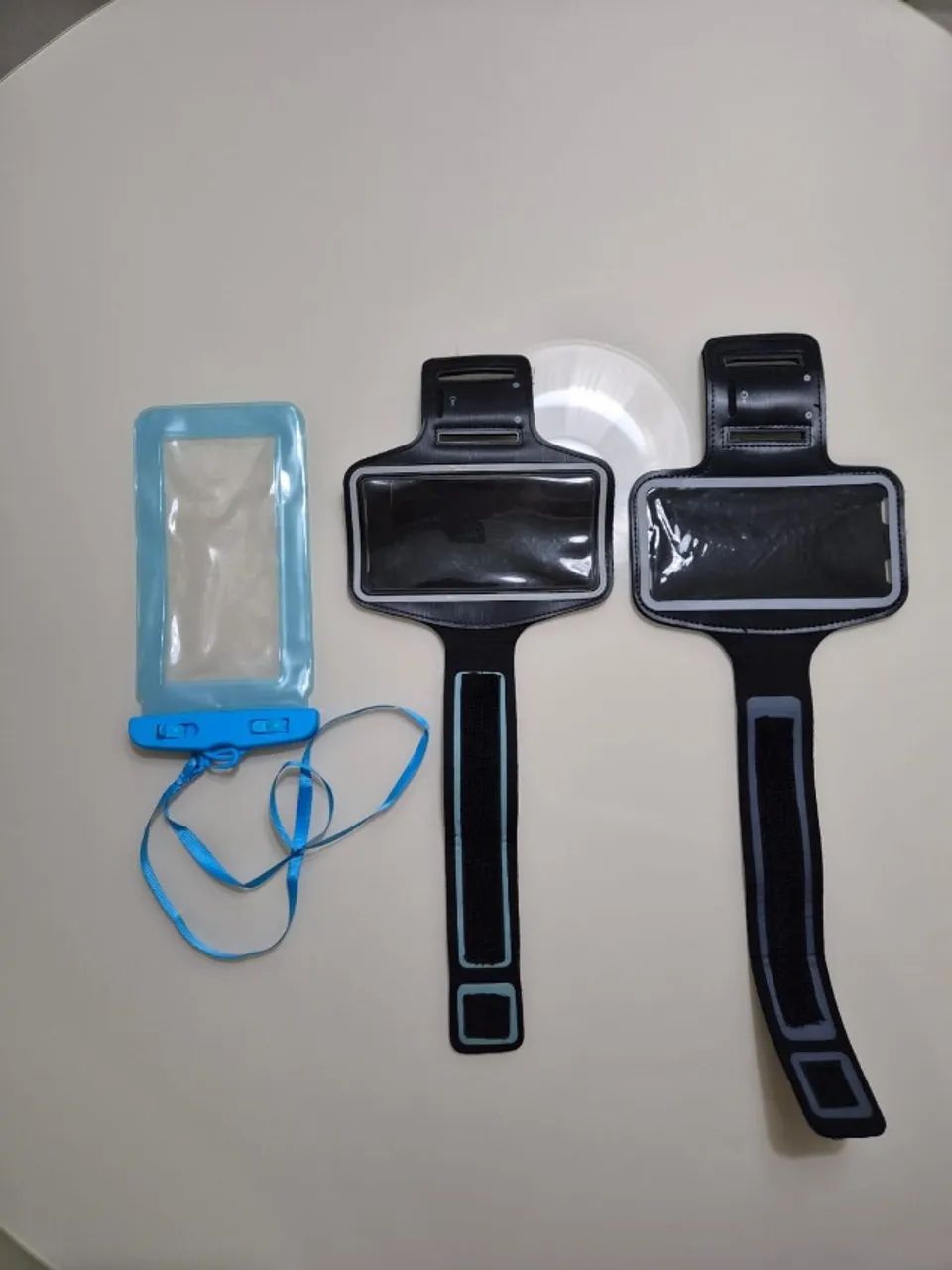 Kit com 2 Braçadeiras Esportivas + Bolsa Impermeável para Celular - Excelente Estado - Foto 5