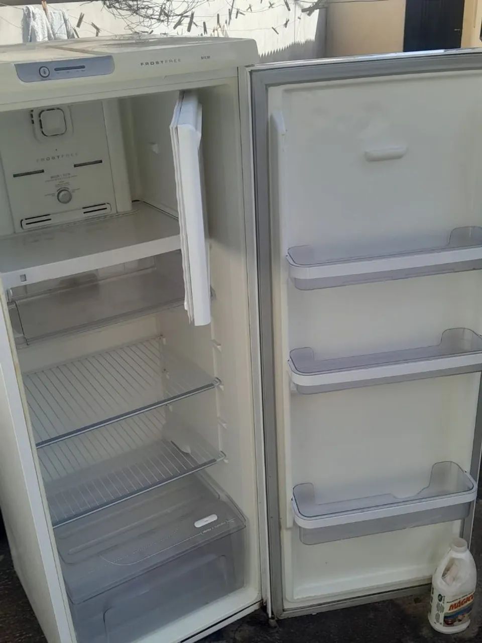 Geladeira eletrolux 220 V funcionando ótimo  - Foto 3
