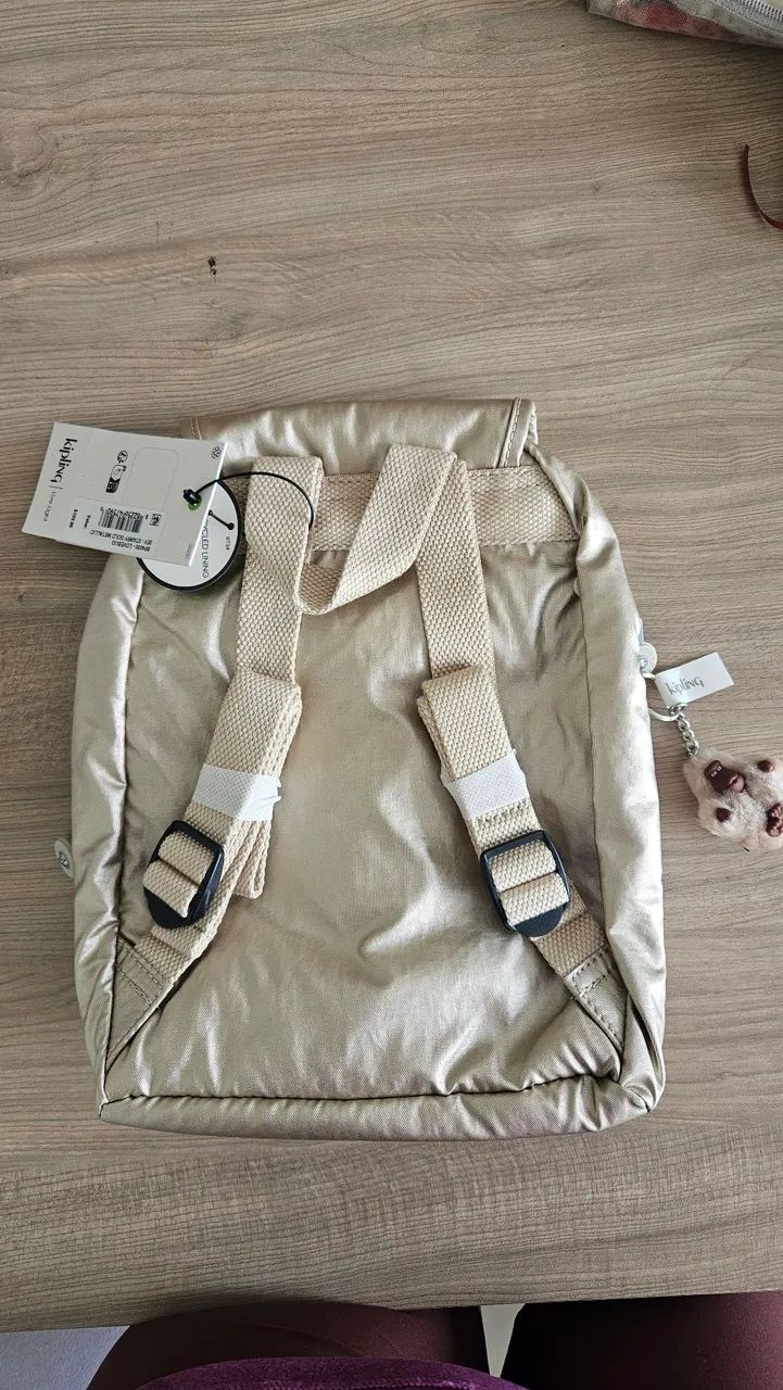 NOVA-Mochila kipling lovebug dourada - Foto 3
