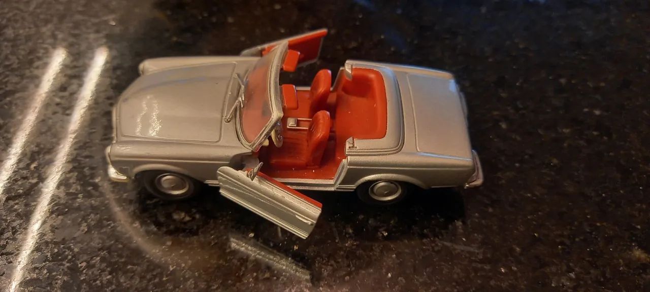 Miniatura Mercedes-Benz 280SL Pagode - Hobbies e coleções - Limão
