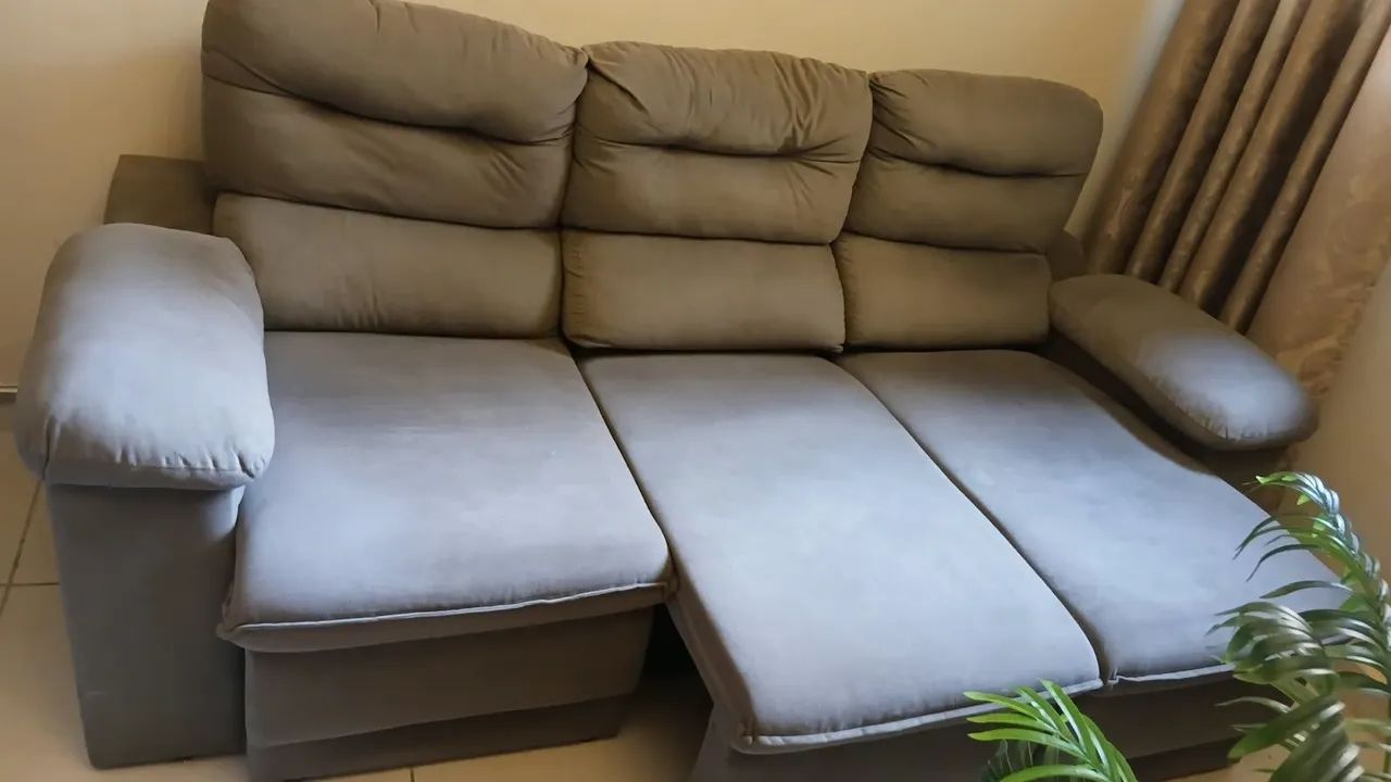 Sofá Retrátil cinza - Foto 3