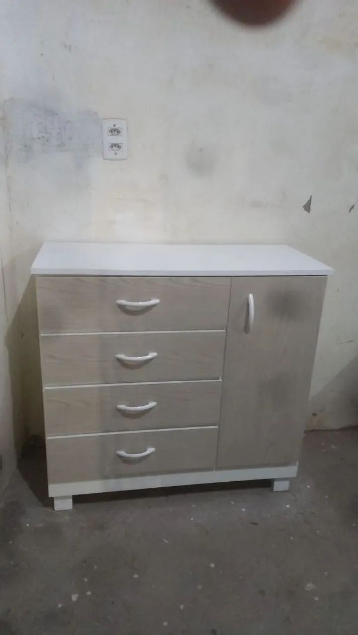 Vende se cômoda amadeirado 