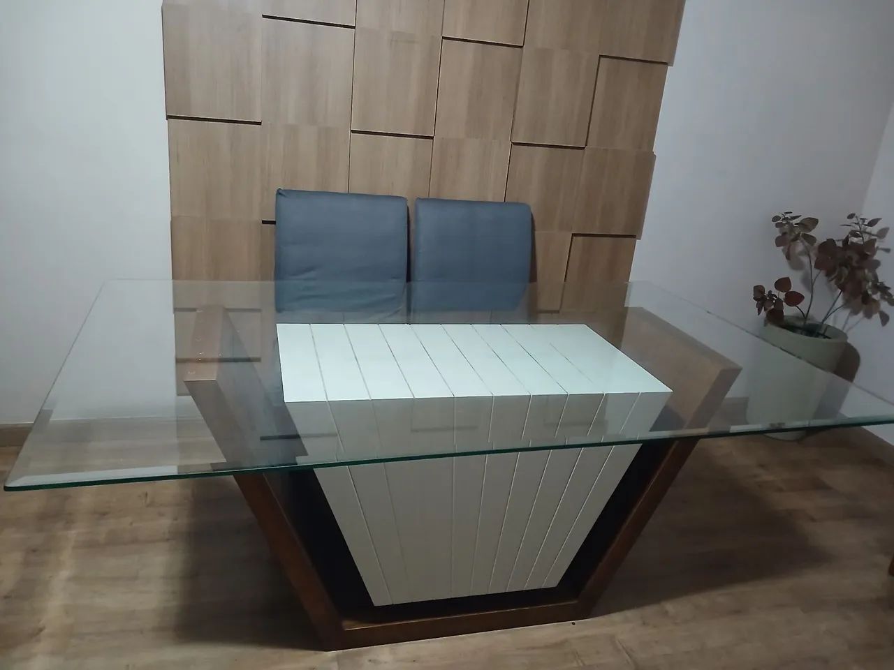 Mesa com tampo de vidro