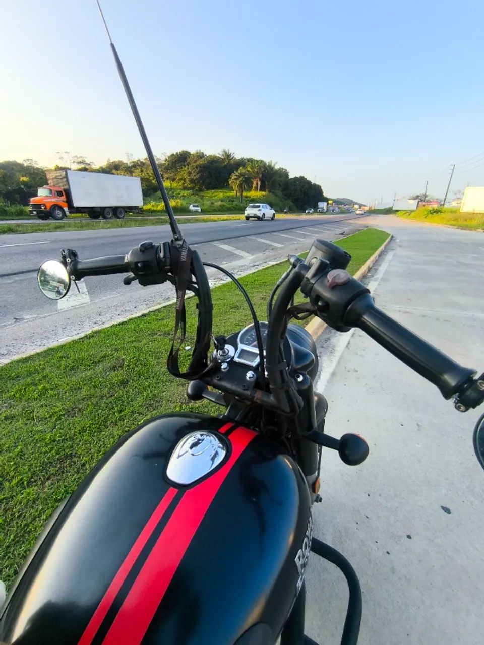 Royal Enfield 2023 - Foto 2