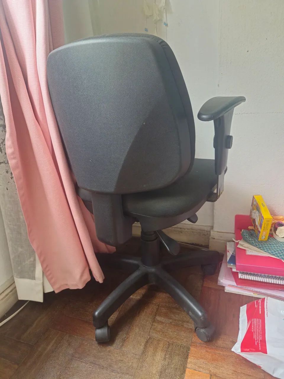 Cadeira de escritório Preta - Foto 2