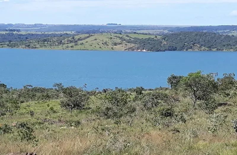 Lote, 1000m2  ás margens do Lago. - Foto 2