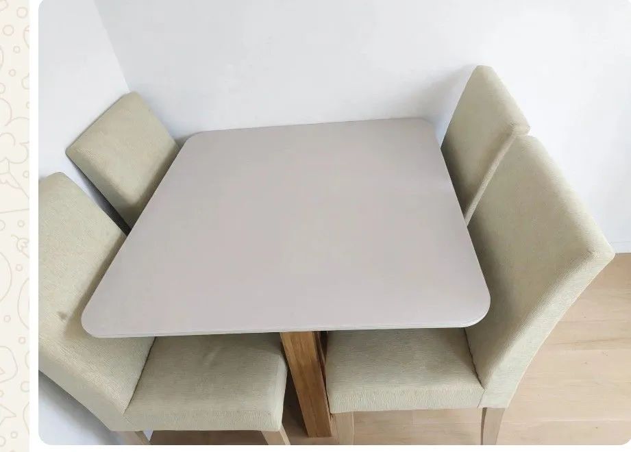 Mesa com quatro cadeiras  - Foto 5