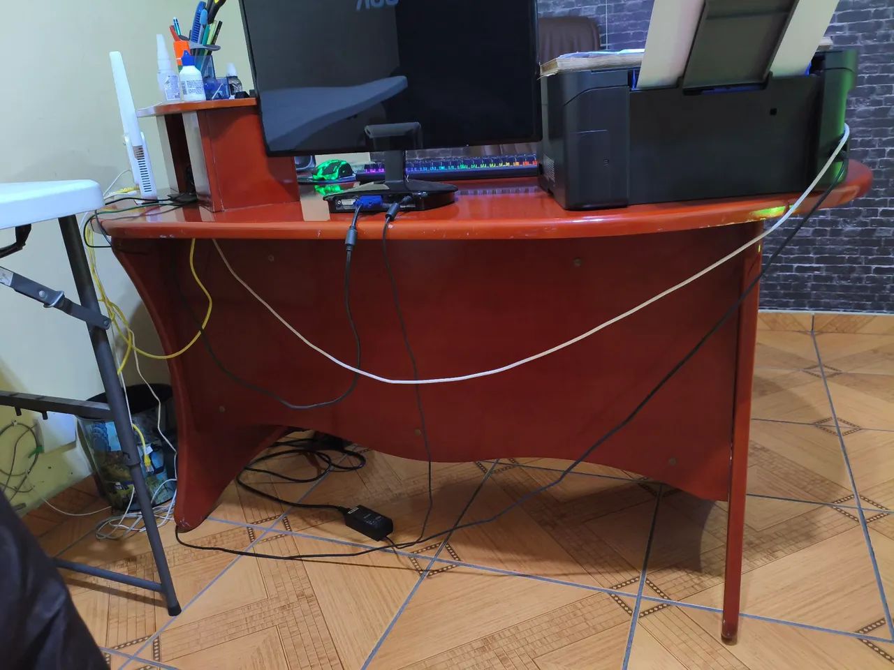 Vendo mesa de escritório/Pc em mogno  - Foto 4