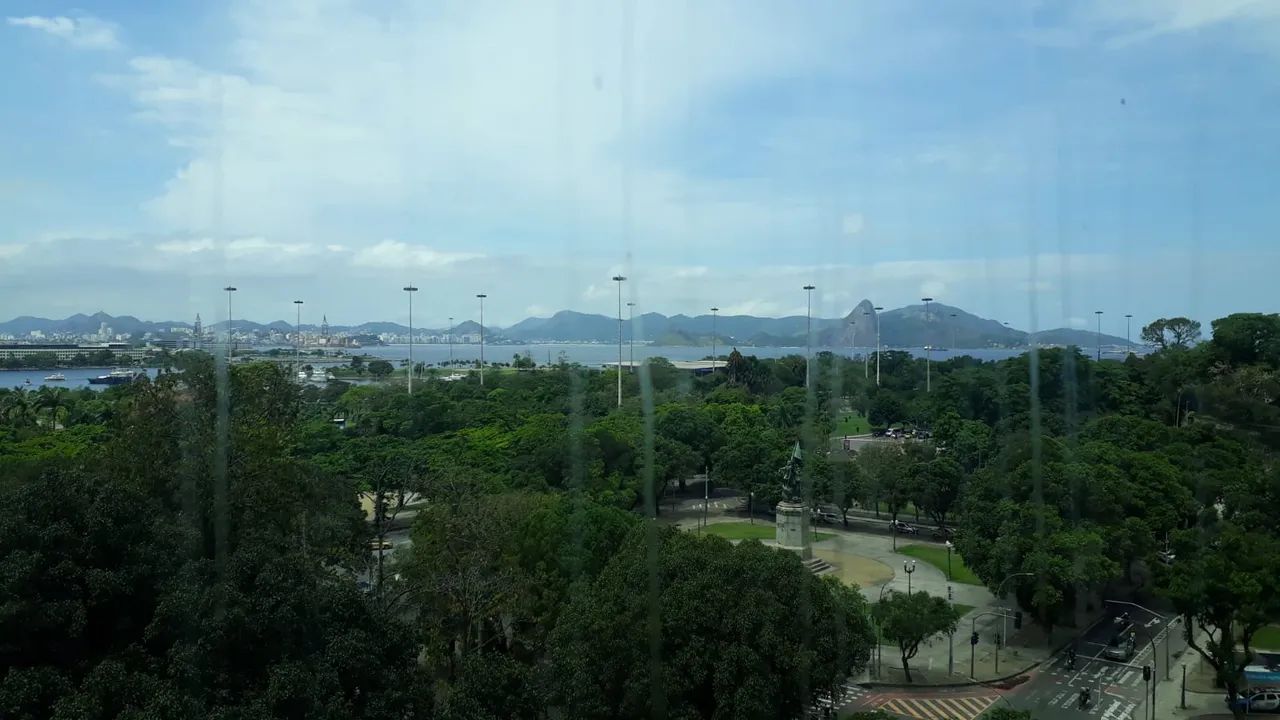 Andar Inteiro Comercial com 11 Salas e 6 Vagas na Glória