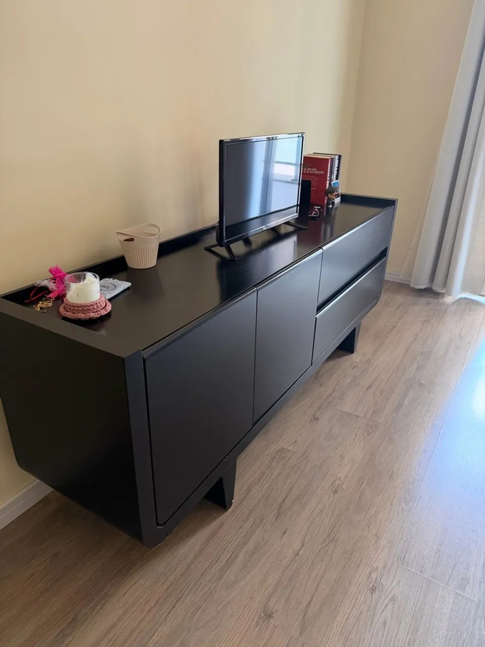 Rack preto em ótima condição