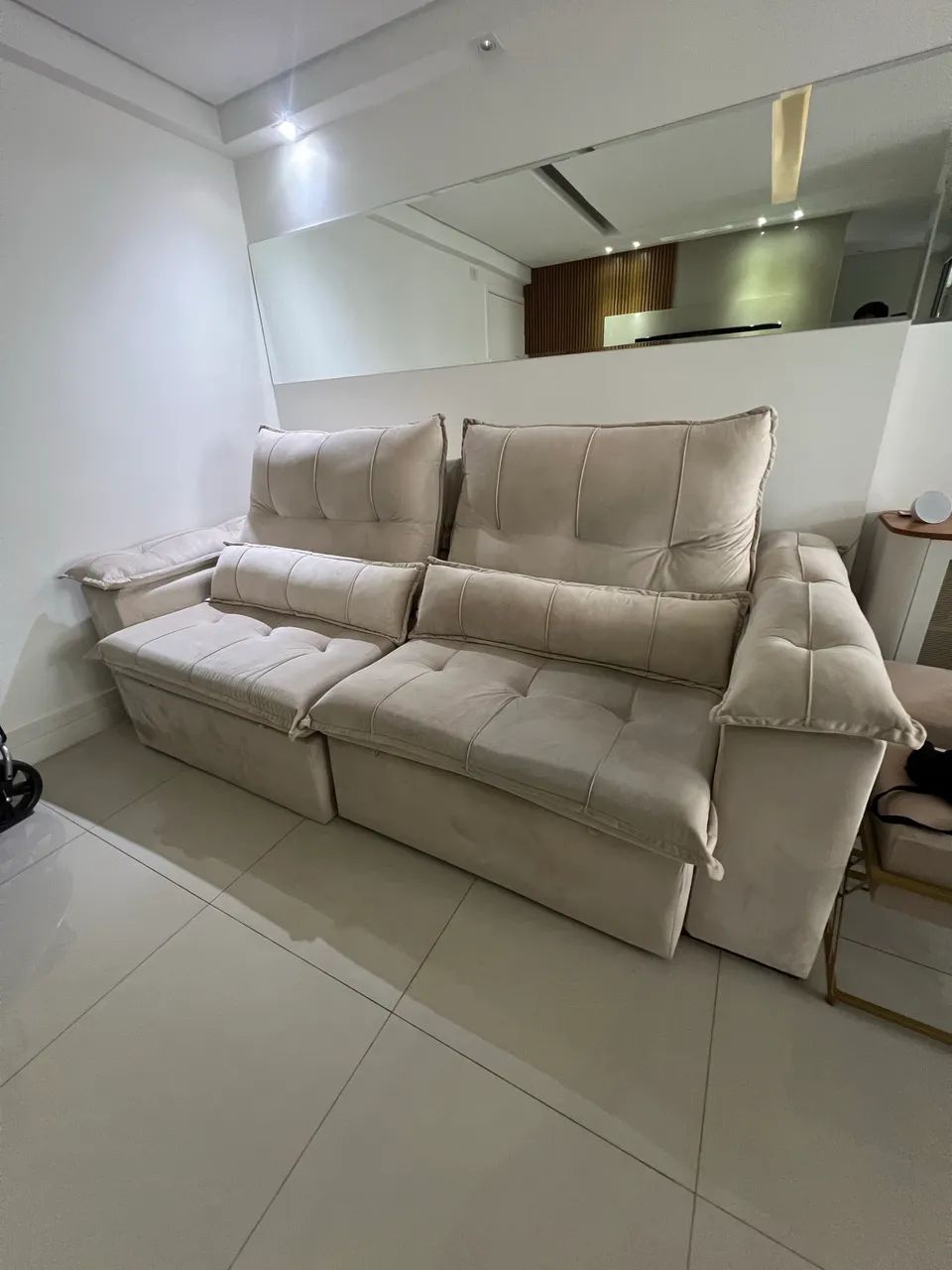 Sofá reclinável e retrátil