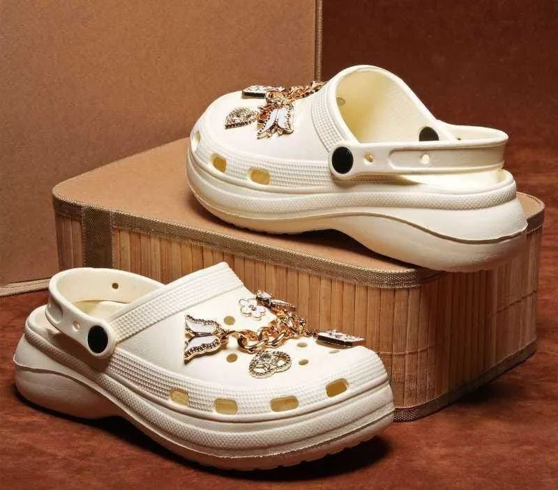 Crocs feminina - Foto 2