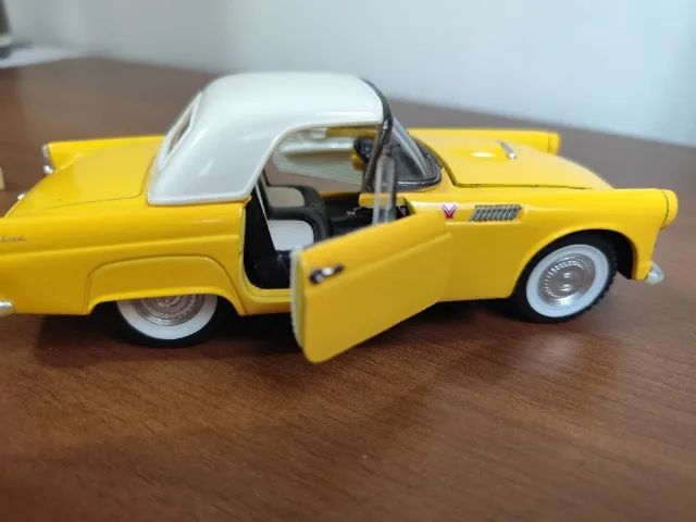 Kit com 5 carros em miniatura - Foto 3