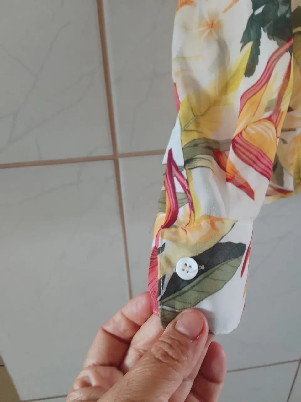Blusa floral de botões  - Foto 4