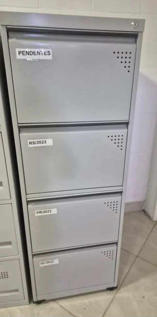 Arquivo de aço 4 gavetas