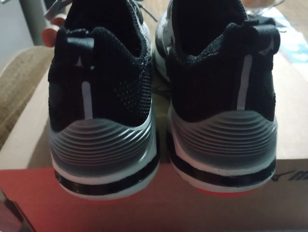 Tênis Mizuno top original número 42 usei duas vezes  - Foto 3