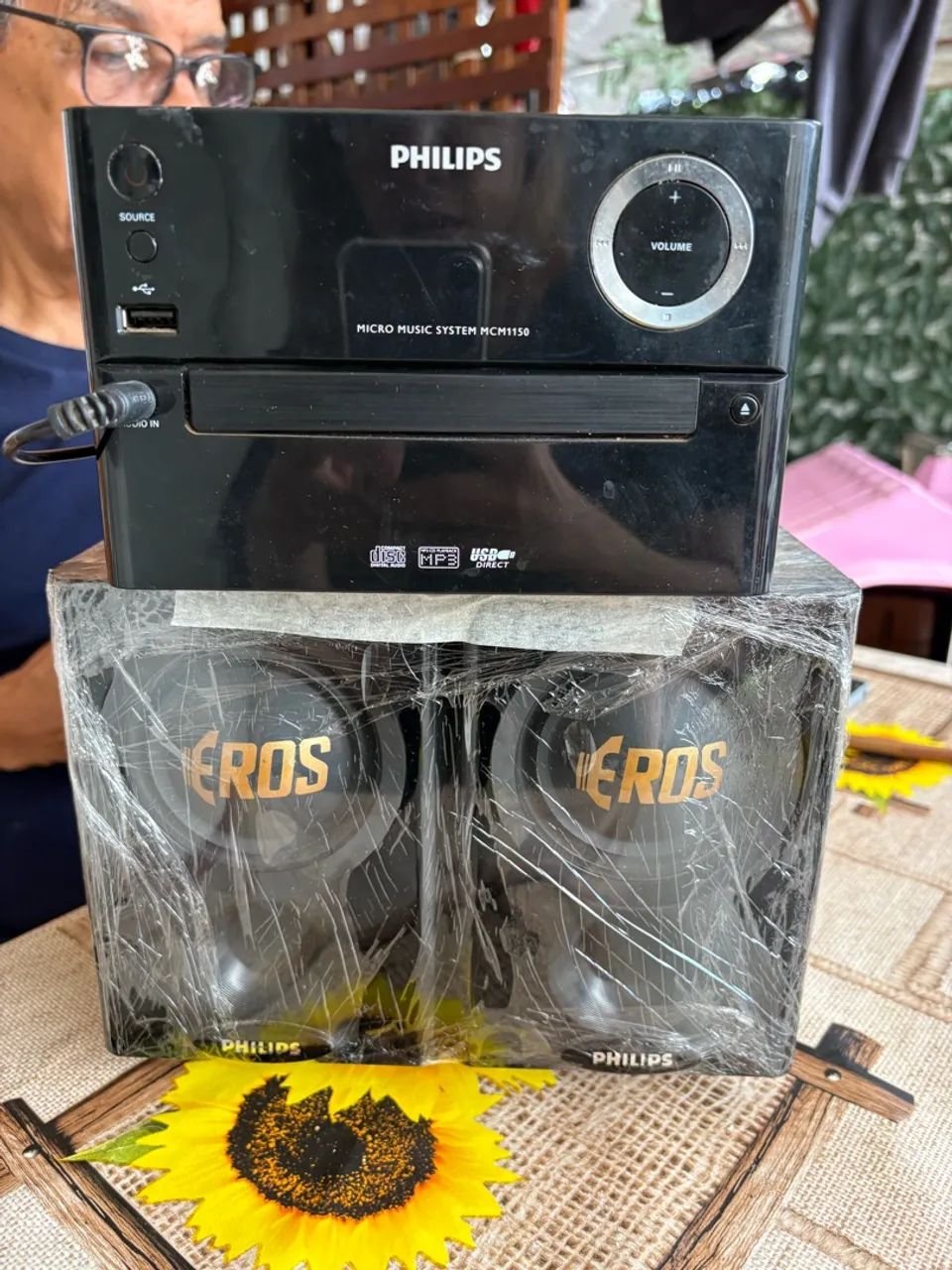 Micro system. Com 2 caixas de som
