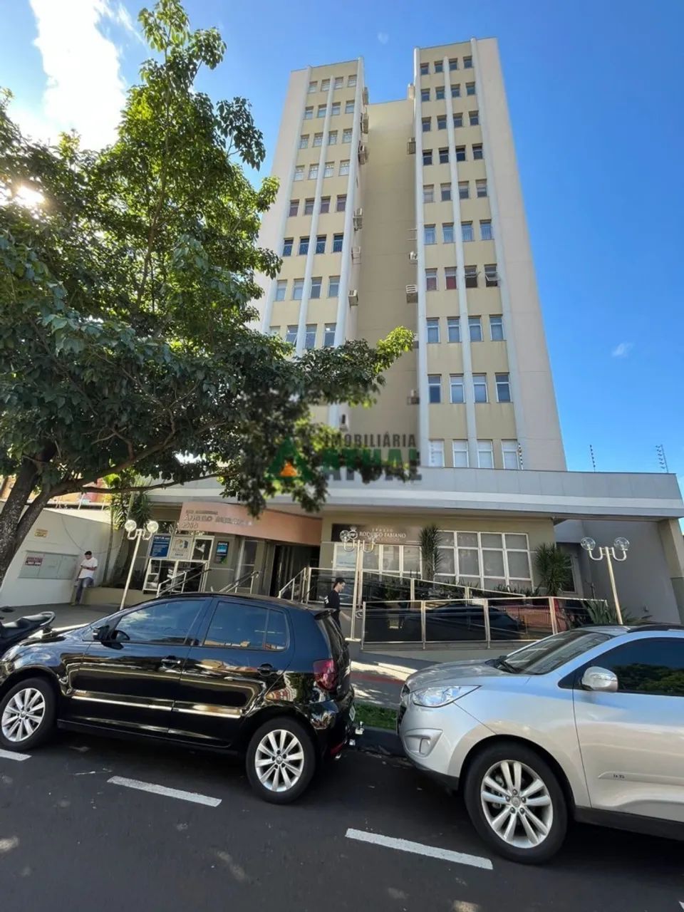 SALA COMERCIAL COM 36M² A VENDA NA REGIÃO CENTRAL DE LONDRINA.